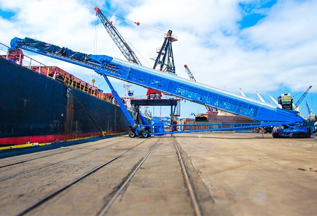 直線移動式裝船機